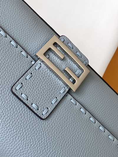 フェンディバッグ着用イメージ